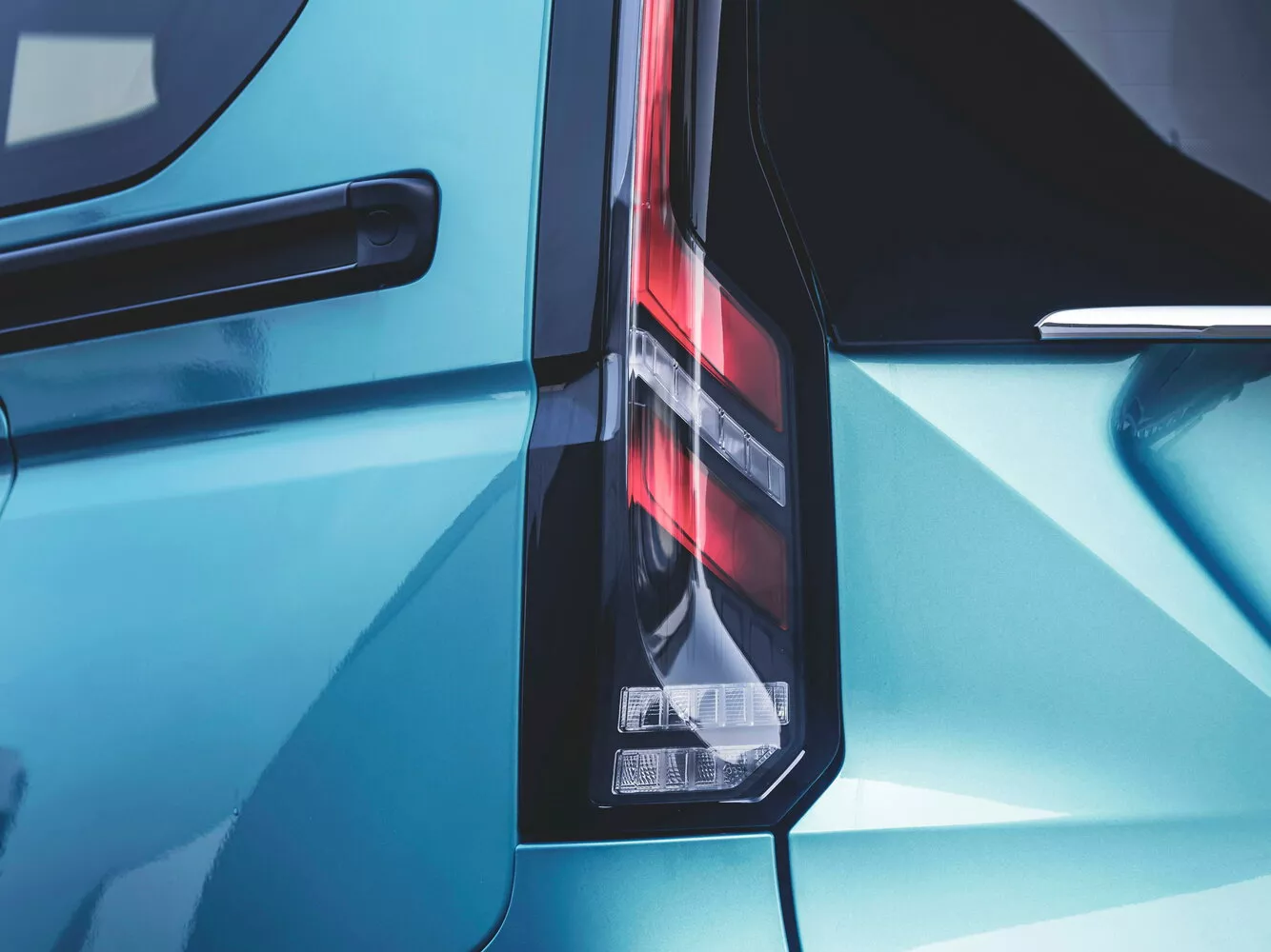 Фото задних фонорей Ford Tourneo Connect  III 2021 -  2024 
                                            