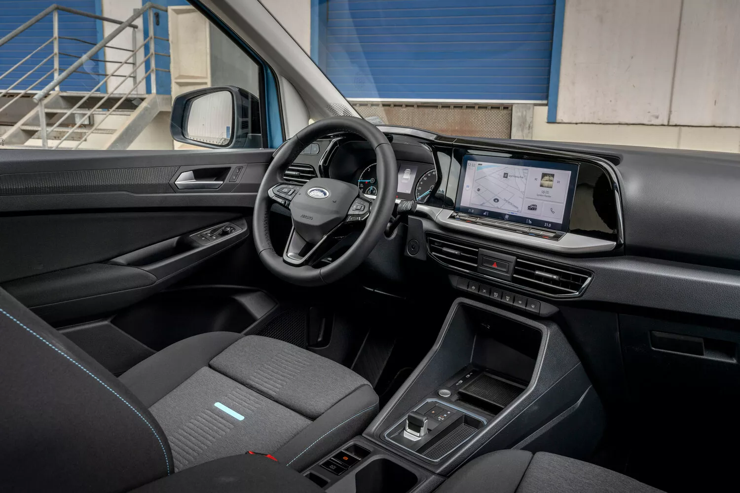 Фото салона спереди Ford Tourneo Connect Grand III 2021 -  2024 
                                            