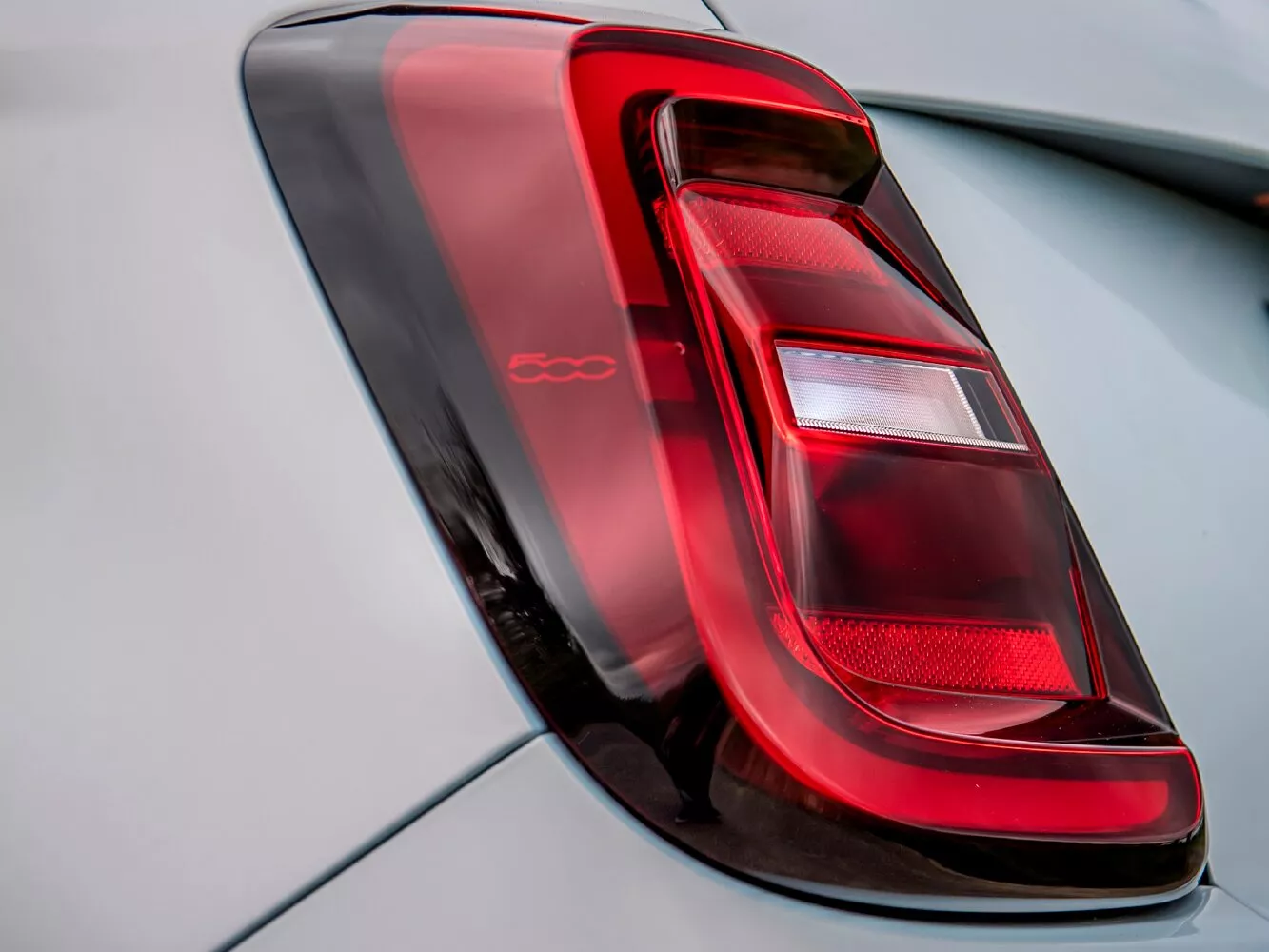 Фото задних фонорей Fiat 500  III 2020 -  2024 
                                            