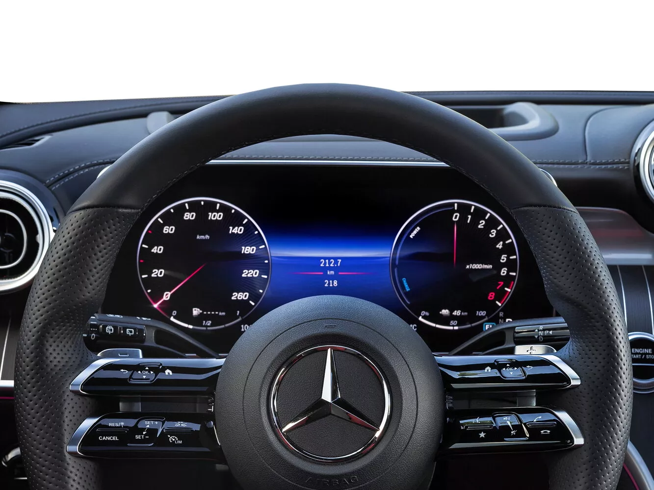 Фото приборной панели Mercedes-Benz GLC  II (X254) 2022 -  2024 
                                            