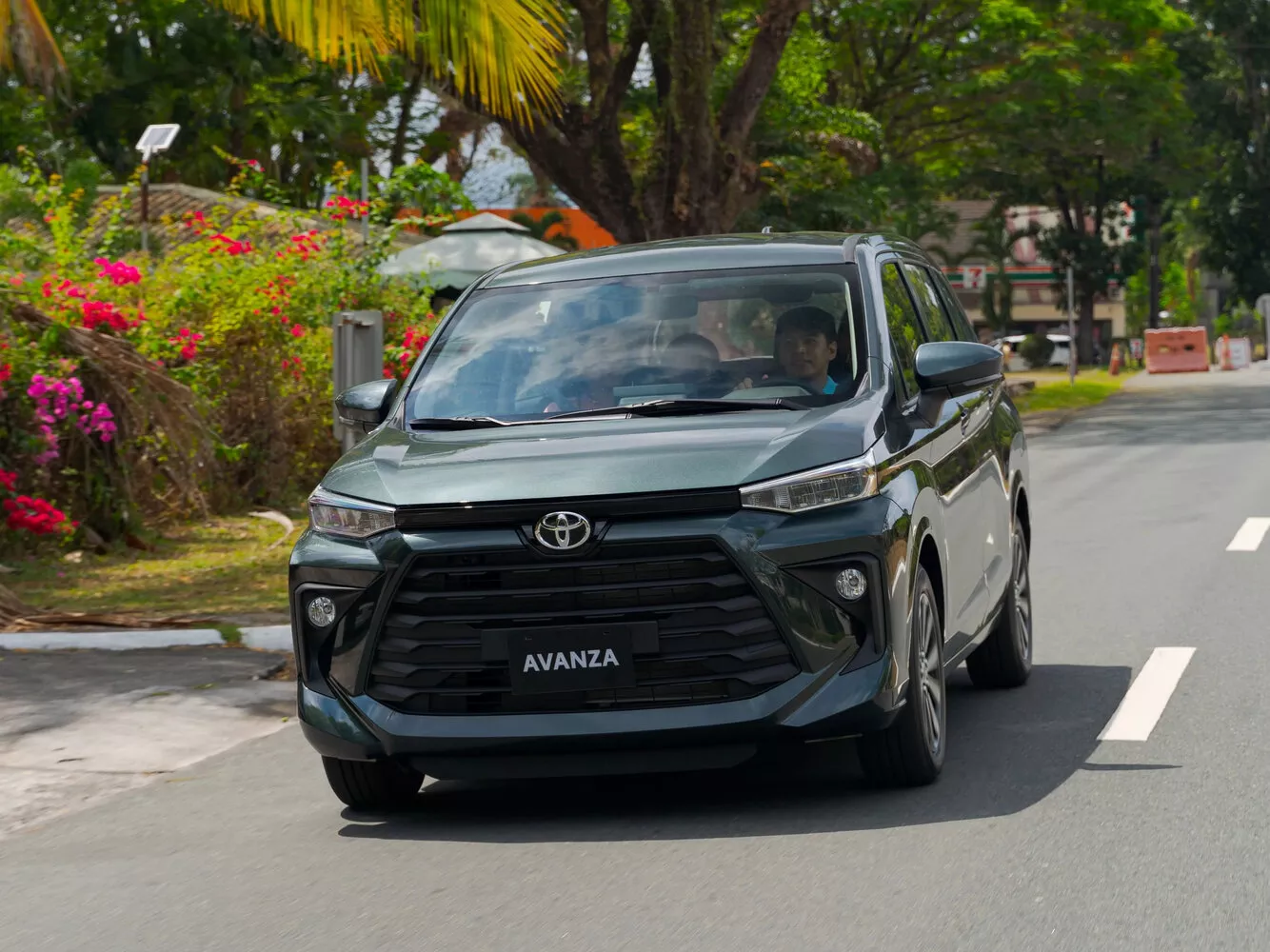 Фото спереди Toyota Avanza  III 2021 -  2024 
                                            