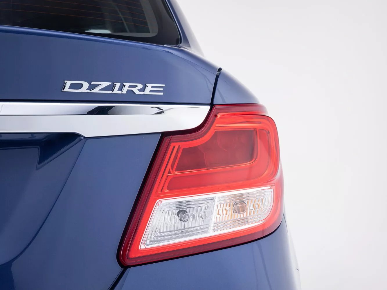 Фото задних фонорей Suzuki DZire  III Рестайлинг 2020 -  2024 
                                            