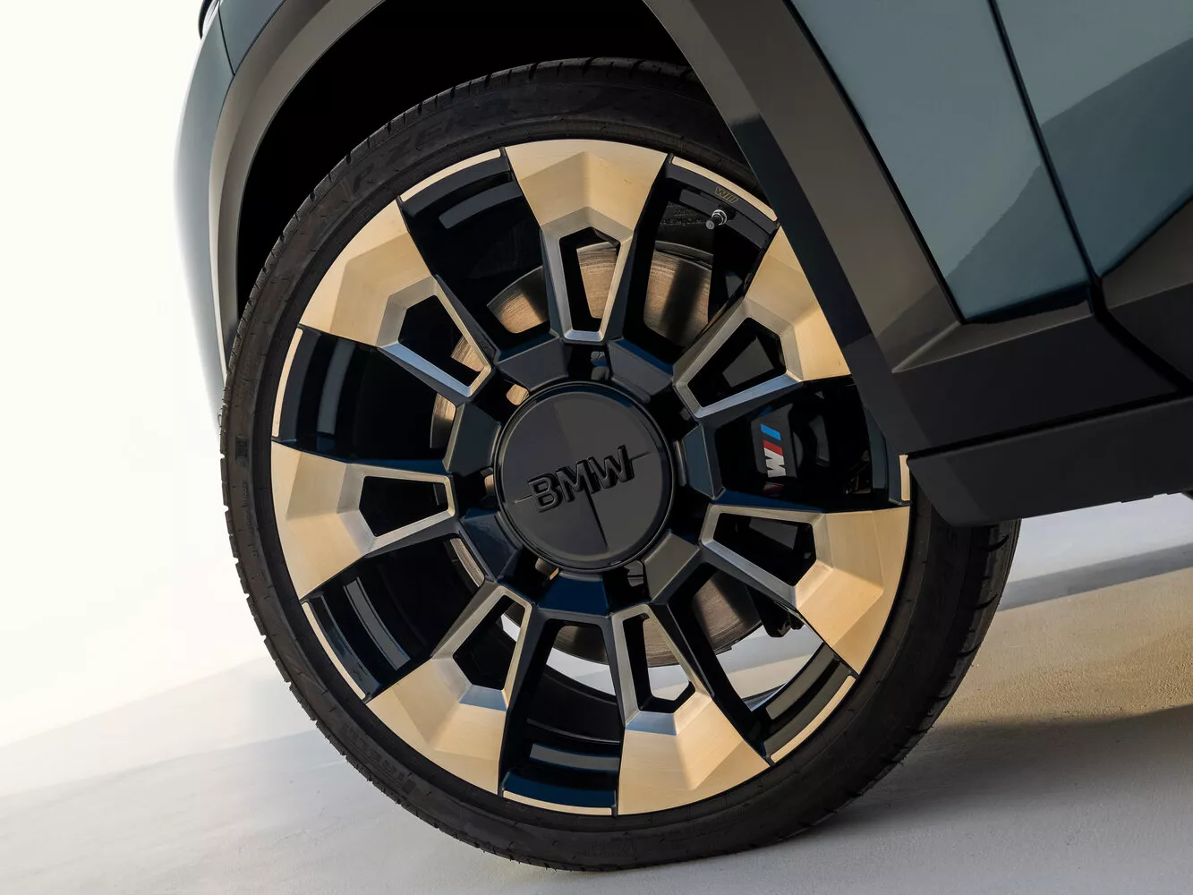 Фото дисков BMW XM   2022 -  2024 
                                            