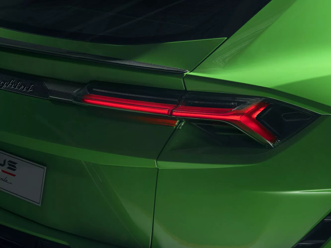 Фото задних фонорей Lamborghini Urus Performante I Рестайлинг 2022 -  2024 
                                            