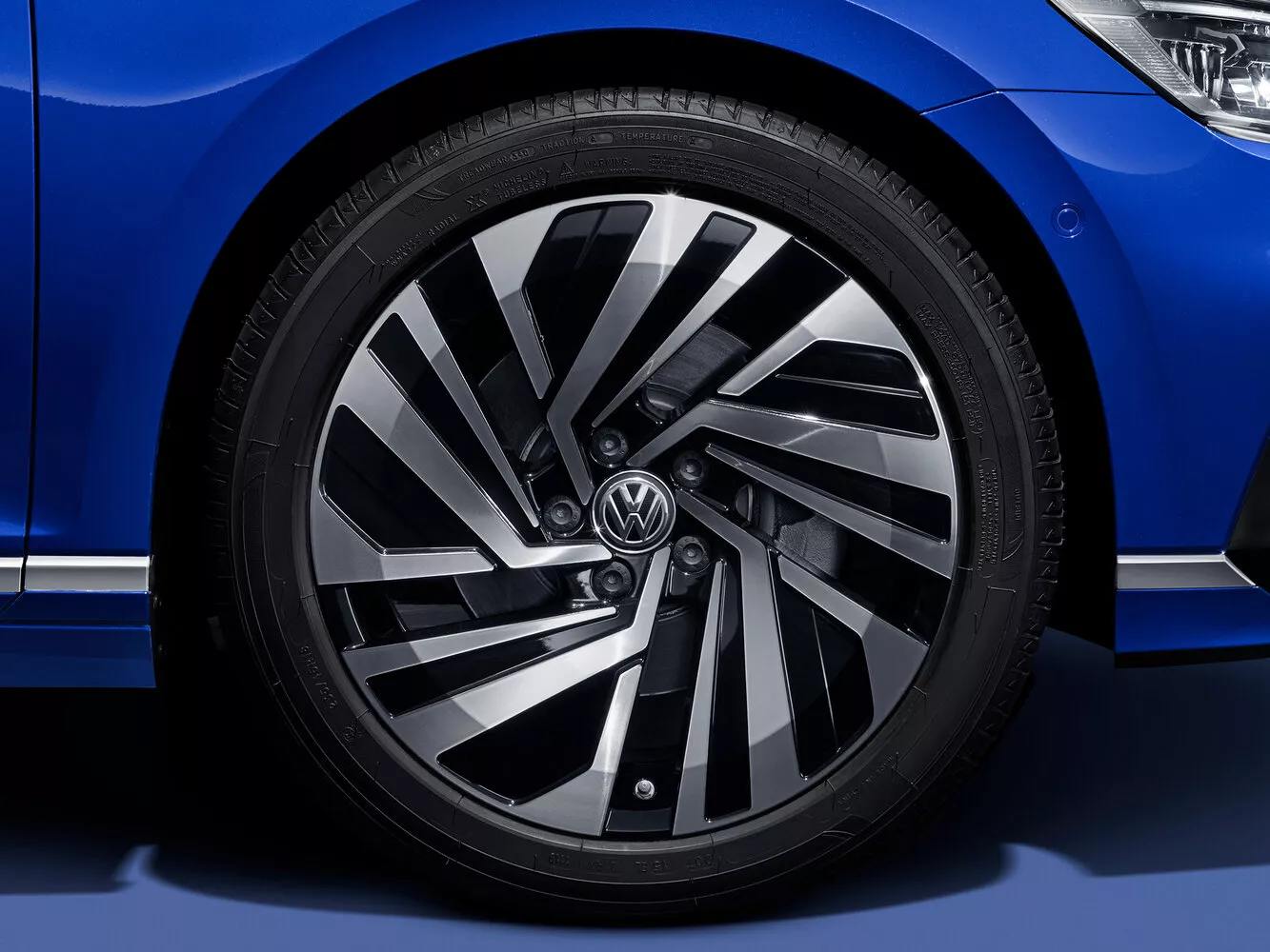 Фото дисков Volkswagen Magotan  B8 Рестайлинг 2019 -  2024 
                                            