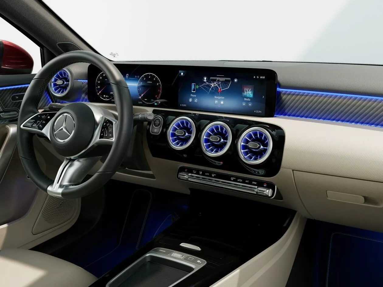 Фото салона спереди Mercedes-Benz A-Класс  IV (W177) Рестайлинг 2022 -  2024 
                                            