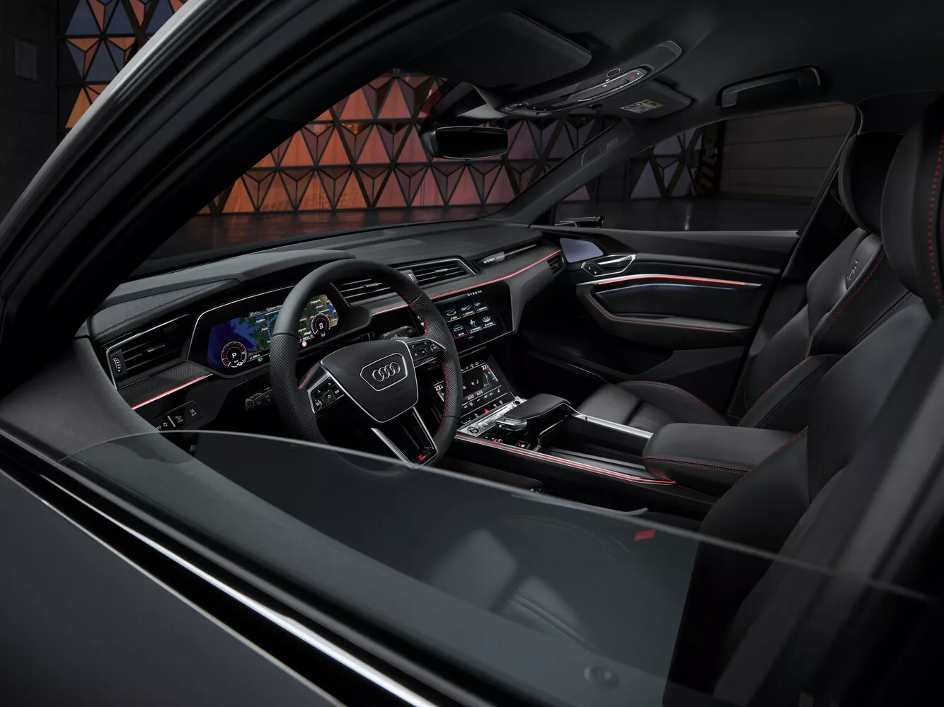 Фото места водителя Audi Q8 e-tron   2022 -  2024 
                                            
