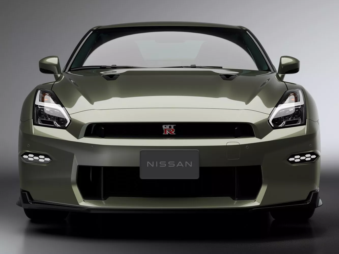Фото спереди Nissan GT-R  I Рестайлинг 4 2023 -  2024 
                                            
