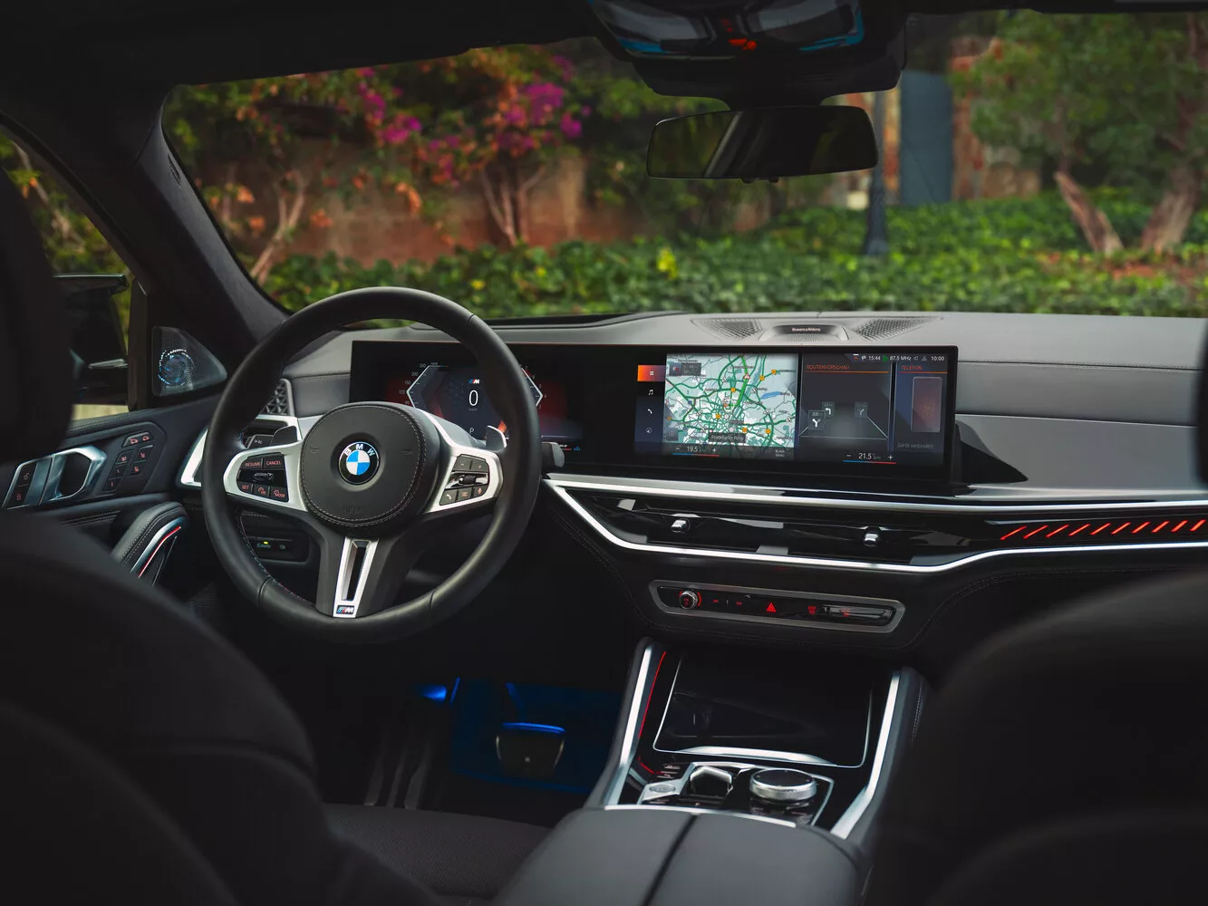 Фото салона спереди BMW X6  III (G06) Рестайлинг 2023 -  2024 
                                            