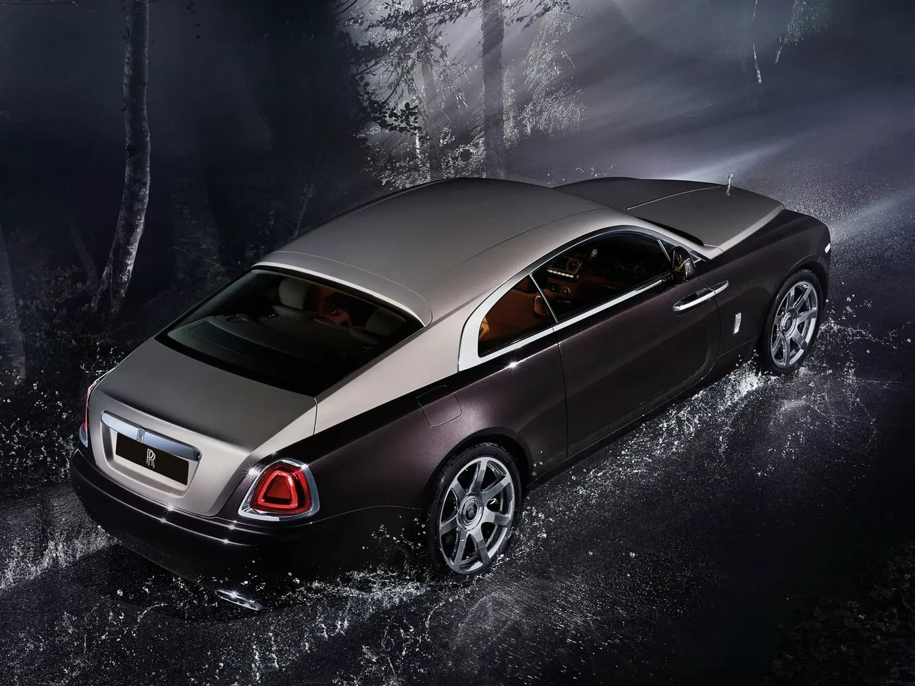 Фото с разворота сзади Rolls-Royce Wraith   2013 -  2024 
                                            
