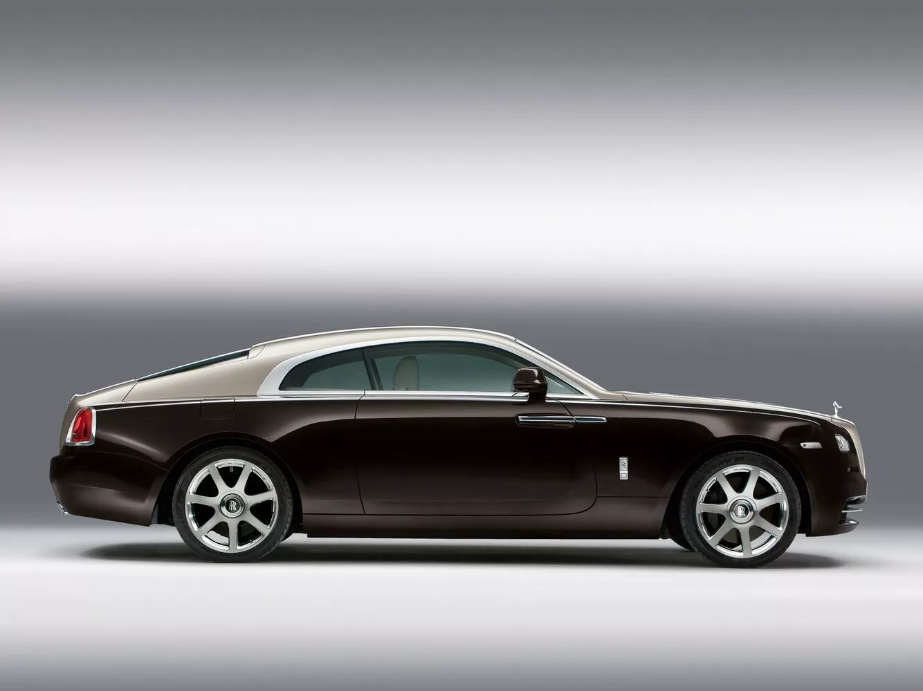 Фото сбоку Rolls-Royce Wraith   2013 -  2024 
                                            