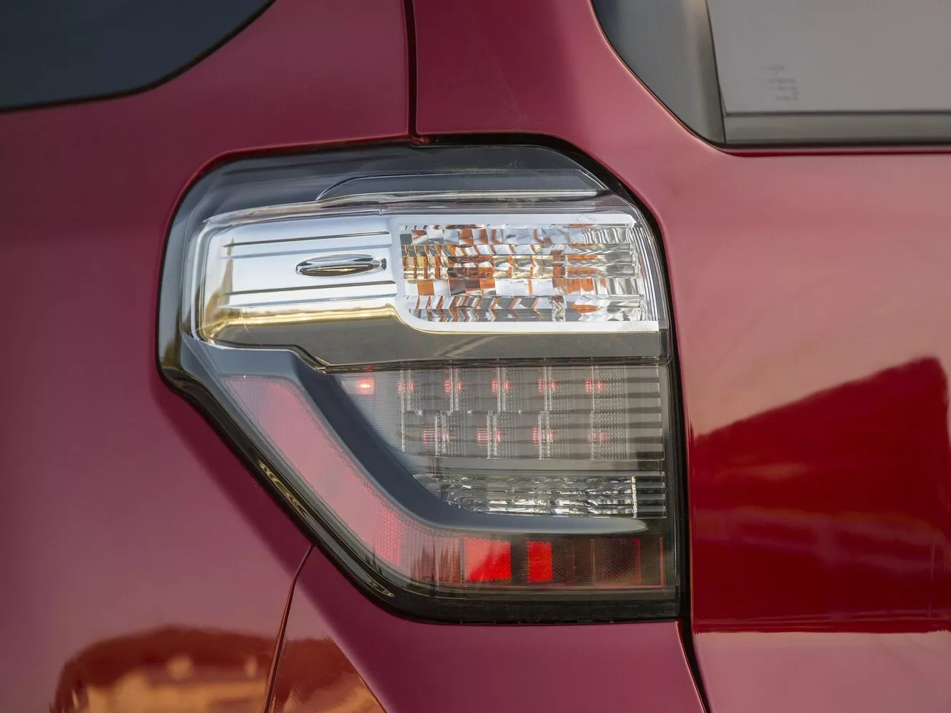 Фото задних фонорей Toyota 4Runner  V Рестайлинг 2013 -  2024 
                                            