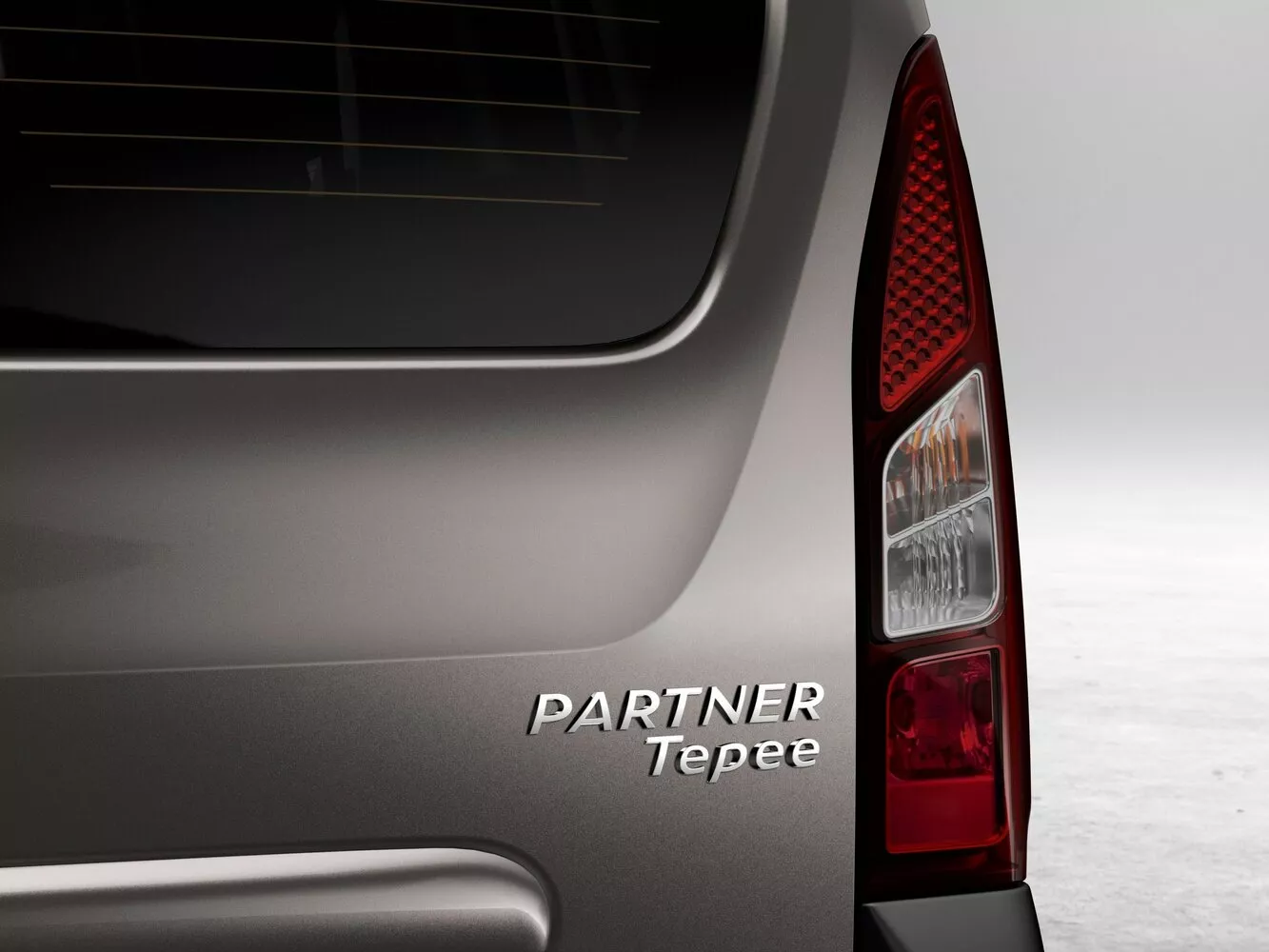 Фото задних фонорей Peugeot Partner  II Рестайлинг 2 2015 -  2024 
                                            