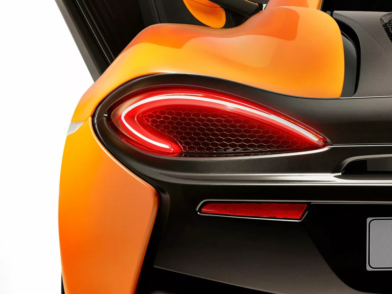 Фото задних фонорей McLaren 570S   2015 -  2024 
                                            