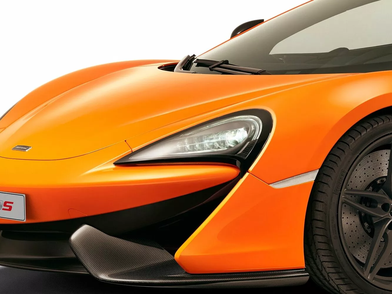 Фото передних фар McLaren 570S   2015 -  2024 
                                            