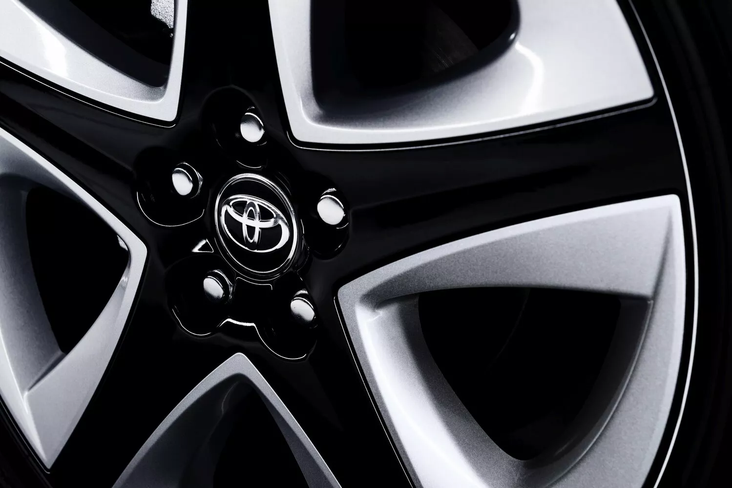 Фото дисков Toyota Prius  IV (XW50) 2015 -  2024 
                                            