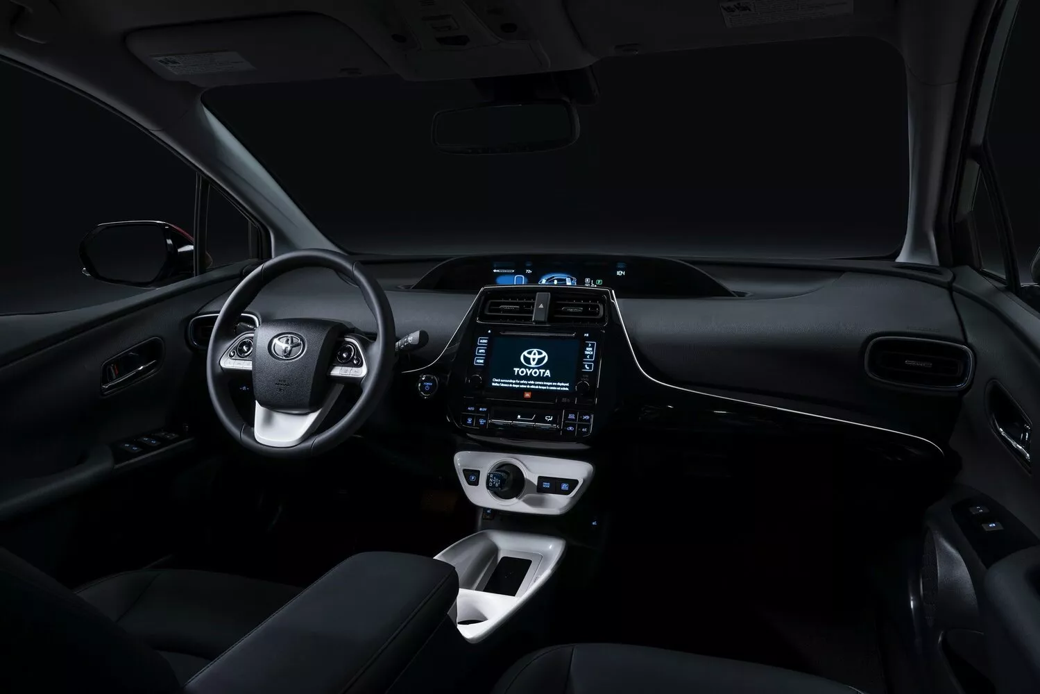 Фото салона спереди Toyota Prius  IV (XW50) 2015 -  2024 
                                            
