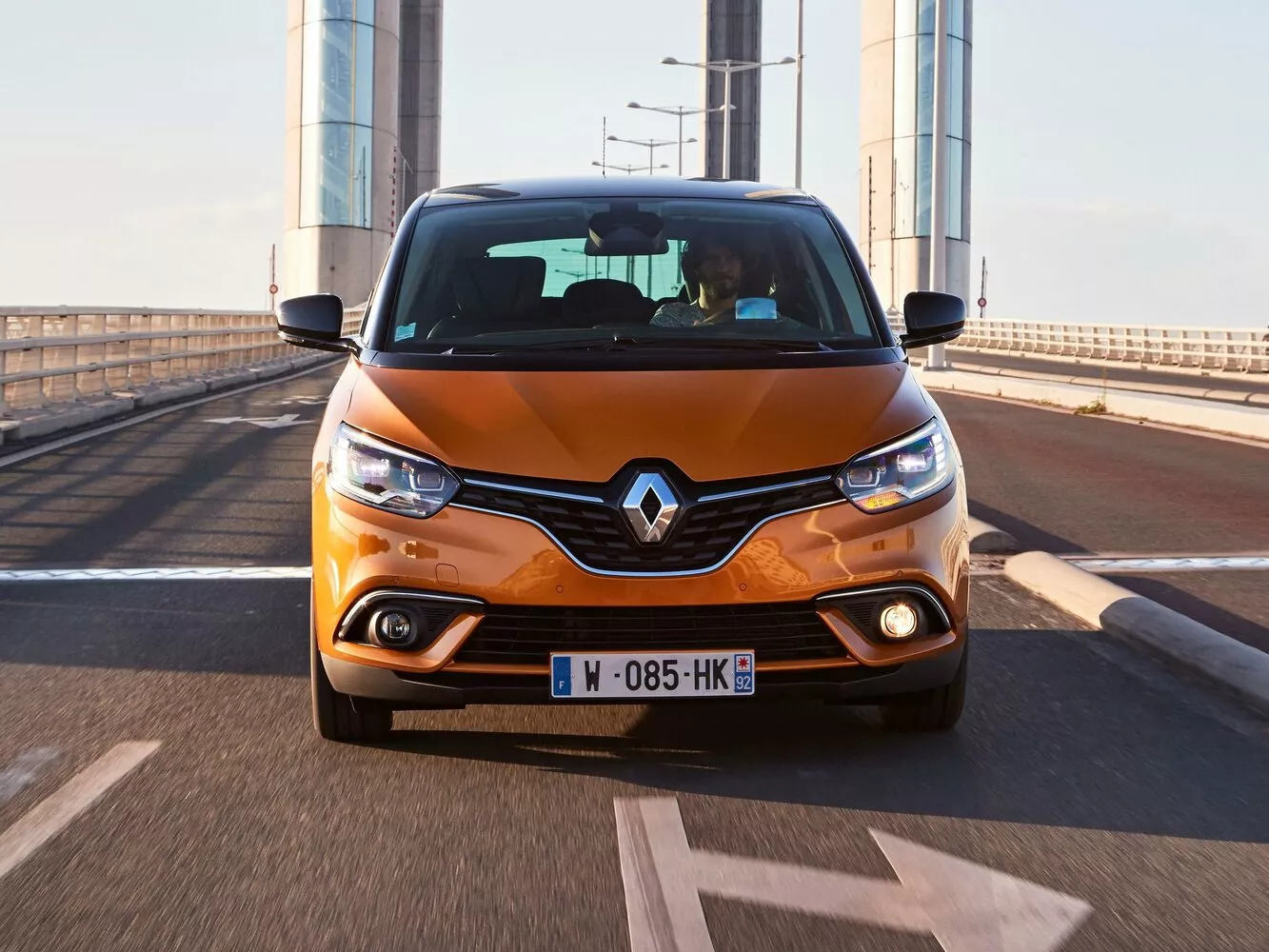 Фото спереди Renault Scenic  IV 2016 -  2024 
                                            