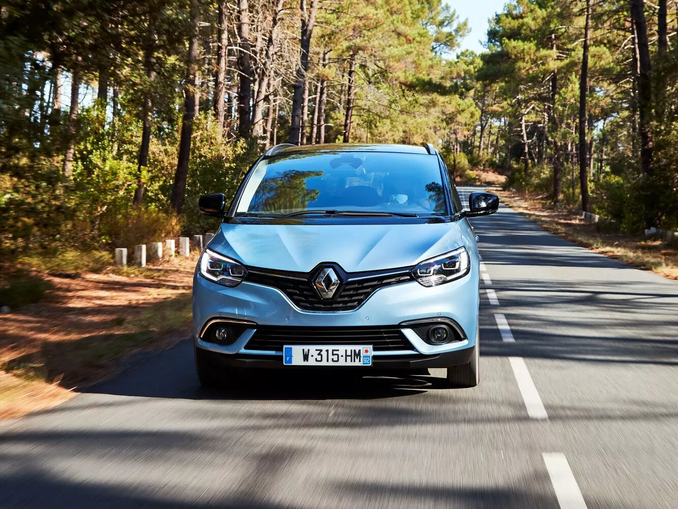Фото спереди Renault Scenic Grand IV 2016 -  2024 
                                            