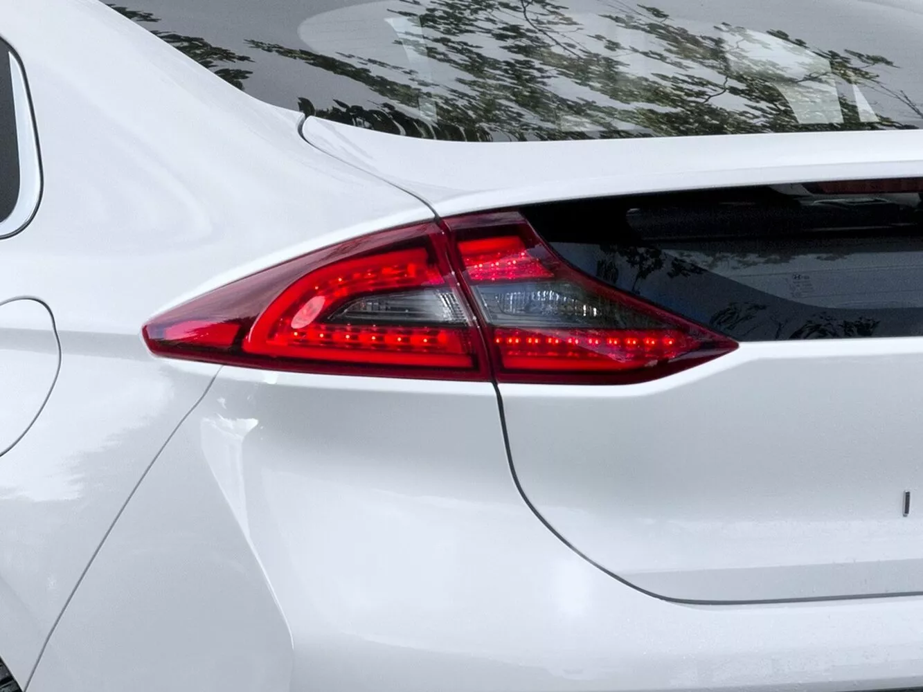 Фото задних фонорей Hyundai IONIQ   2016 -  2024 
                                            