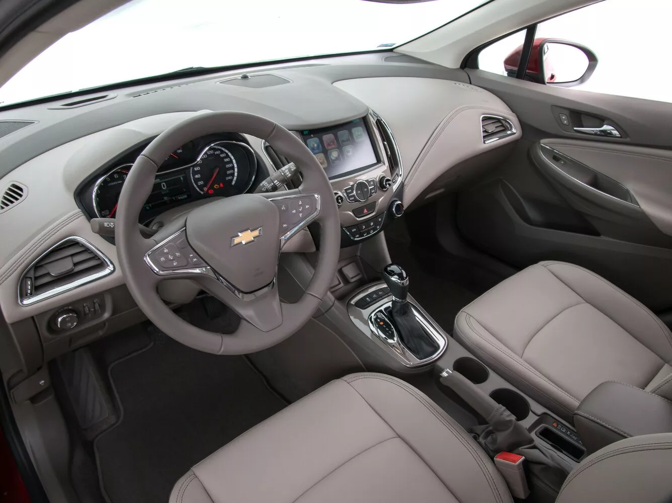 Фото салона спереди Chevrolet Cruze  II 2015 -  2024 
                                            