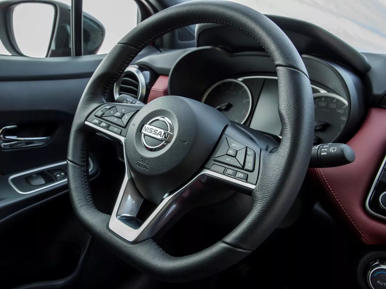 Фото рулевого колеса Nissan Micra  V 2017 -  2024 
                                            