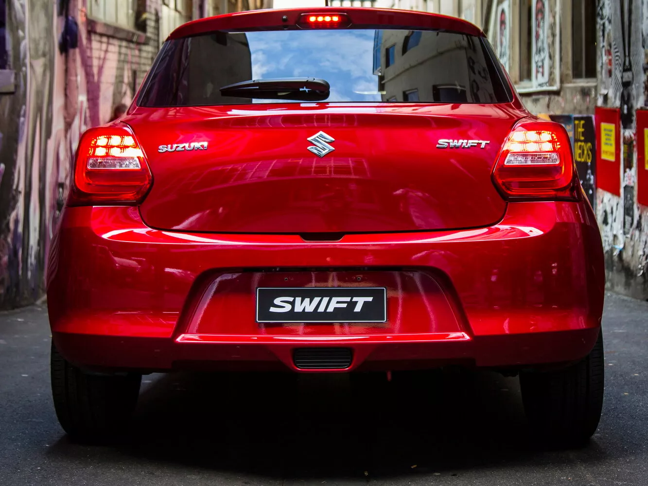 Фото сзади Suzuki Swift  V 2016 -  2024 
                                            