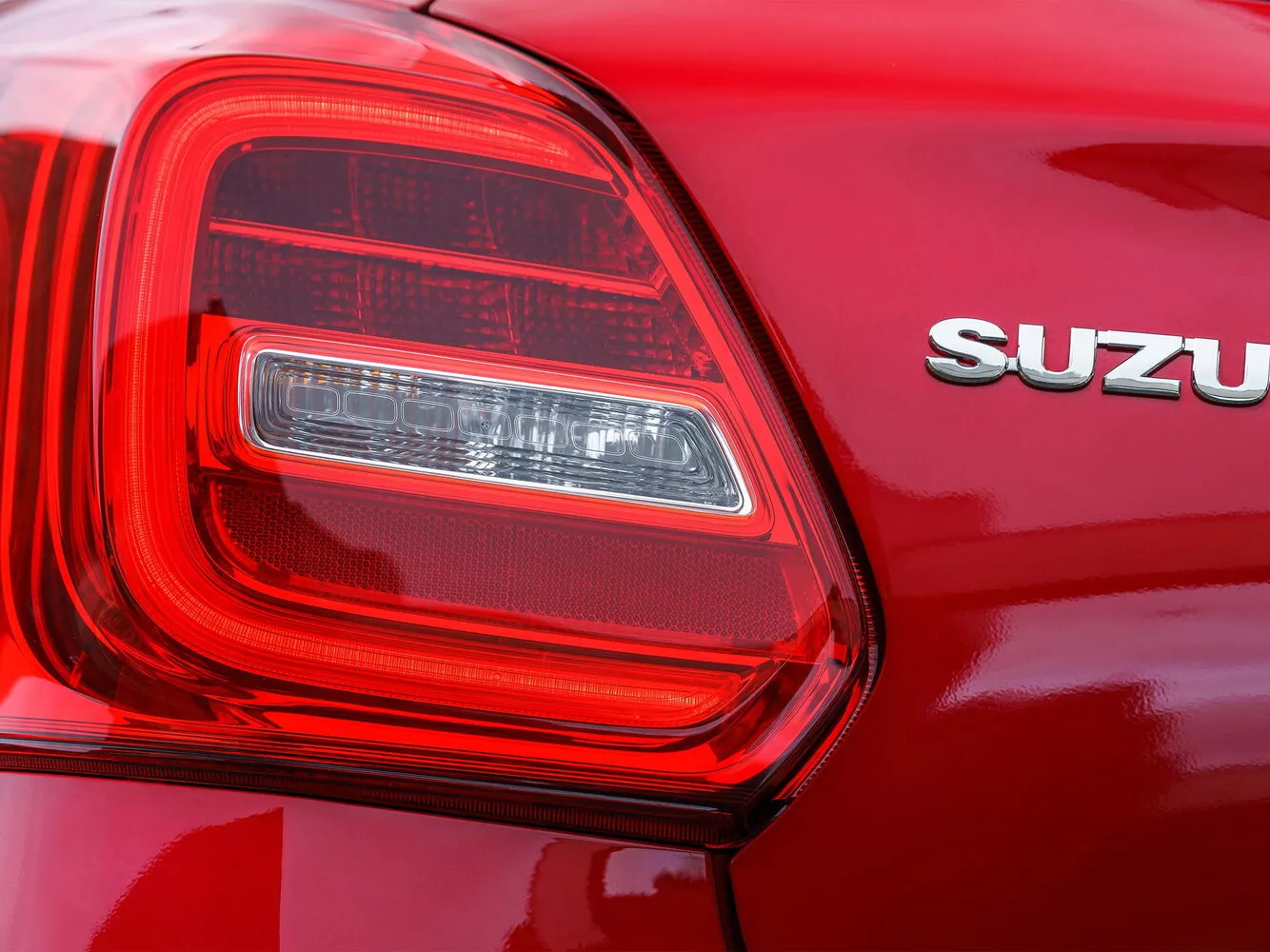 Фото задних фонорей Suzuki Swift  V 2016 -  2024 
                                            
