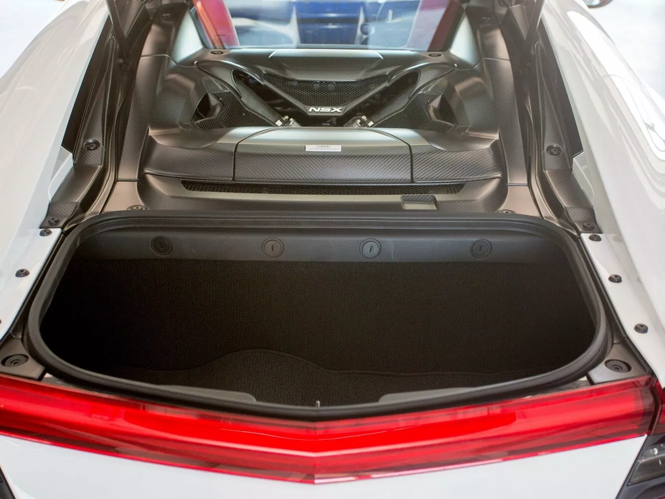 Фото багажника Honda NSX  II 2016 -  2024 
                                            