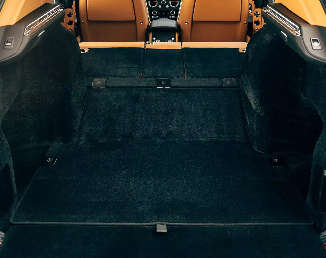 Фото багажника Rolls-Royce Cullinan   2018 -  2024 
                                            
