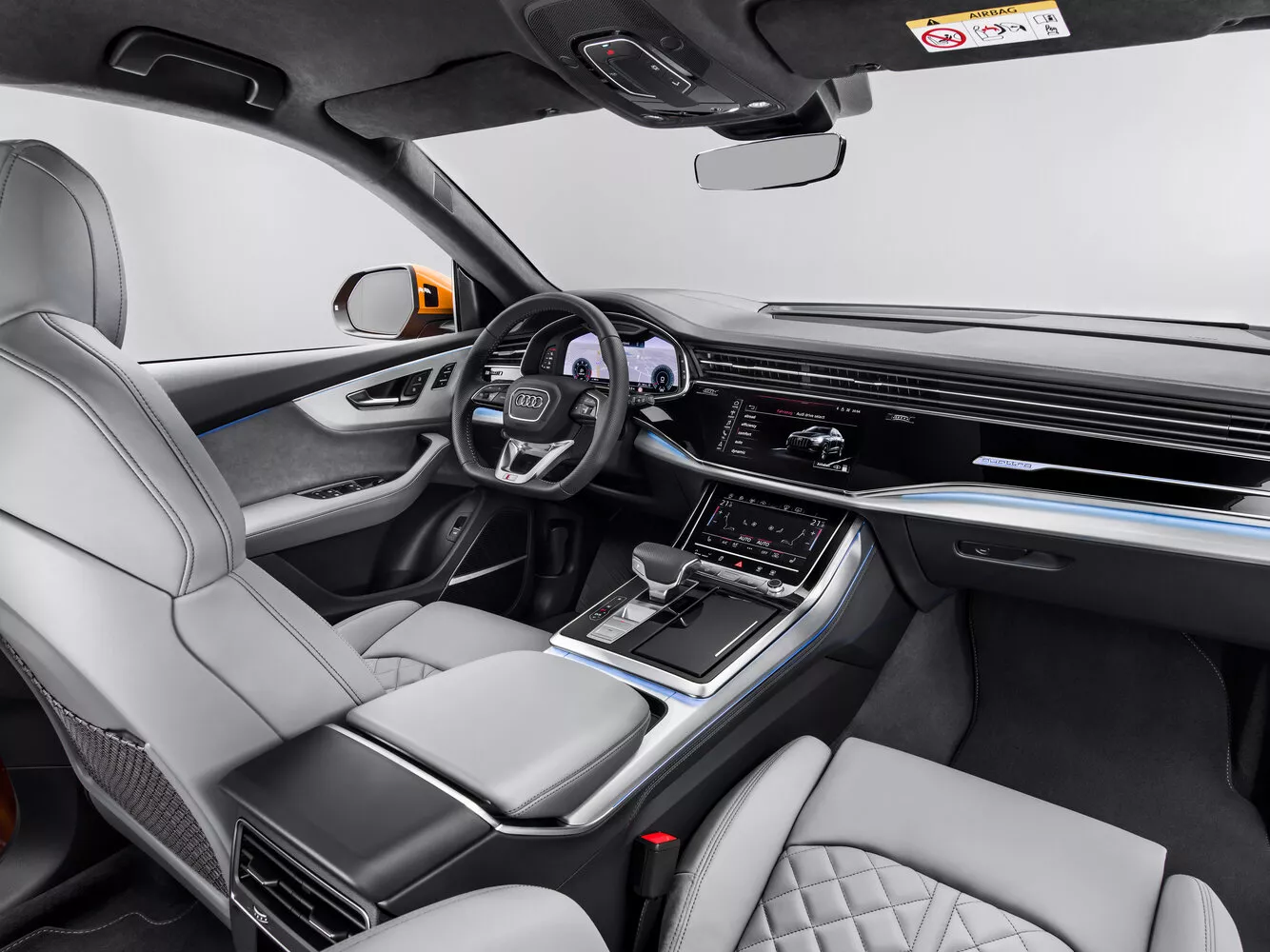 Фото салона спереди Audi Q8  I 2018 -  2024 
                                            