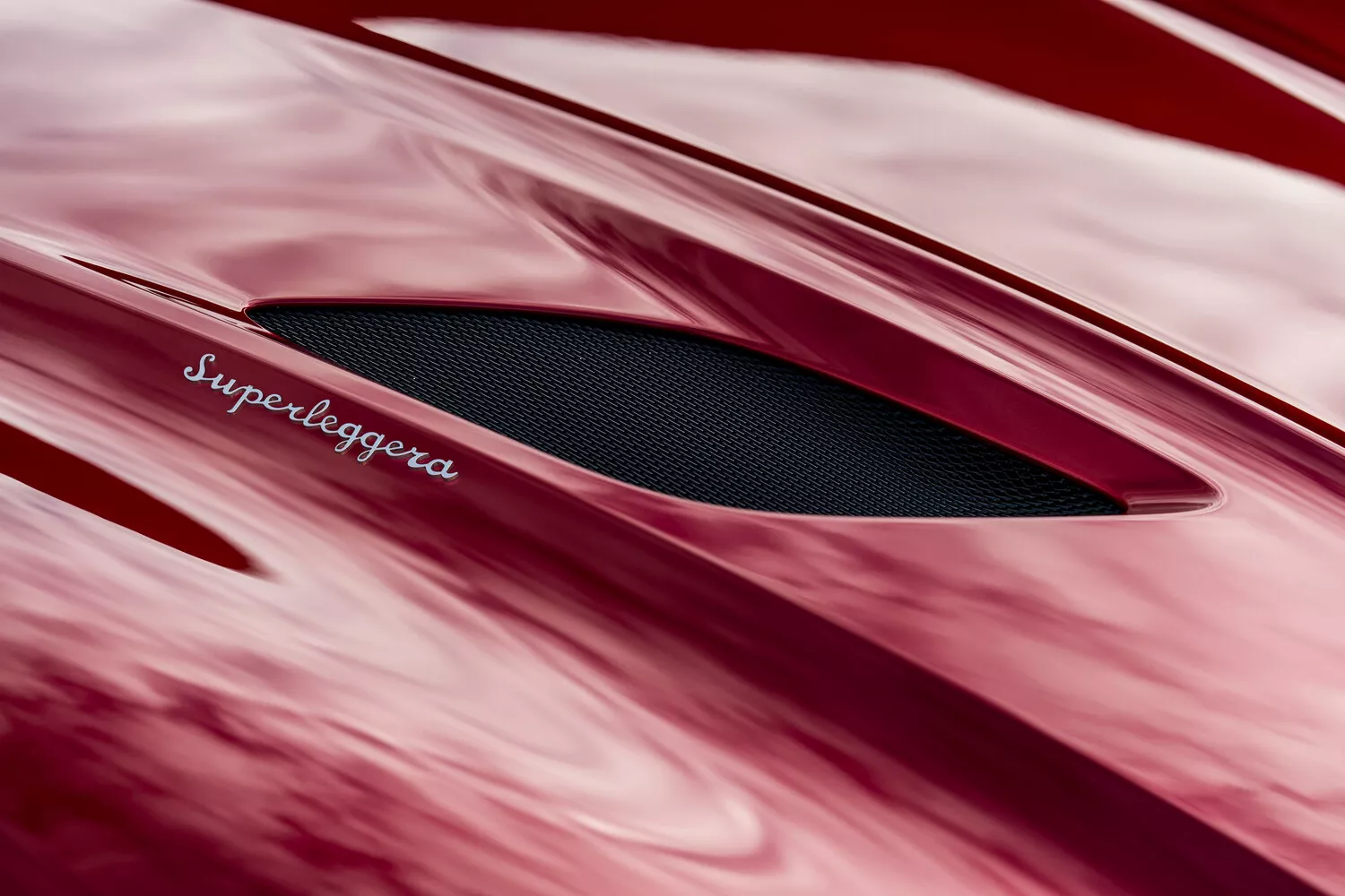 Фото интерьера Aston Martin DBS  III 2018 -  2024 
                                            