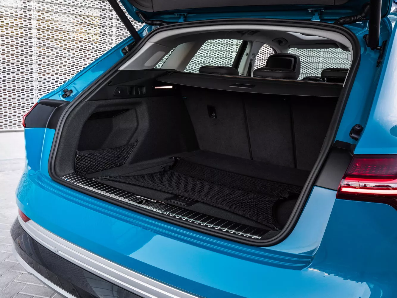 Фото багажника Audi e-tron  I 2018 -  2024 
                                            