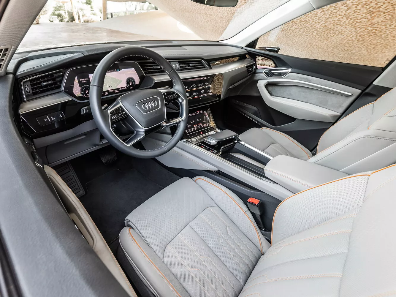 Фото места водителя Audi e-tron  I 2018 -  2024 
                                            