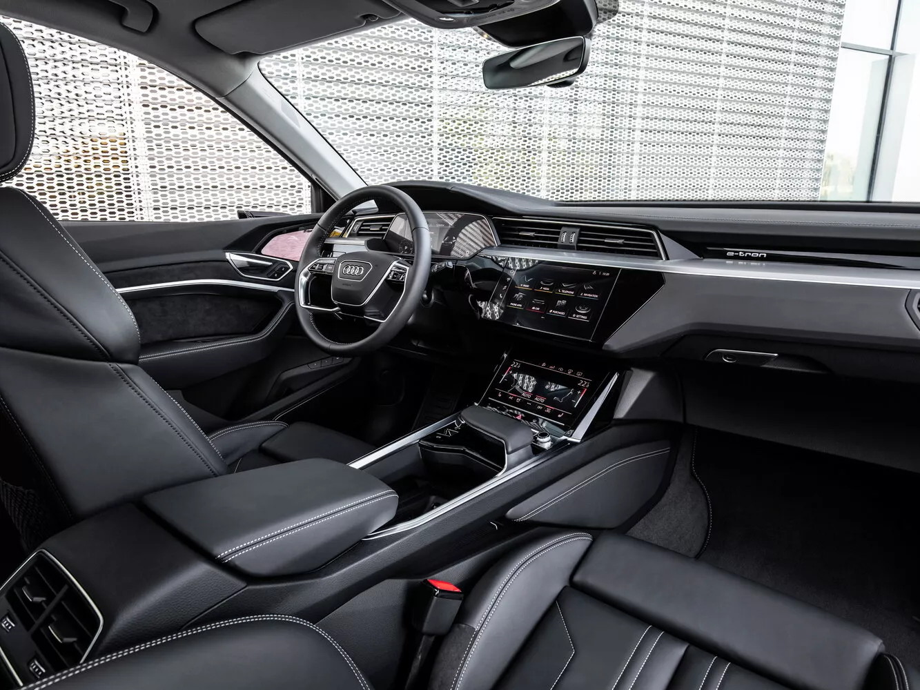 Фото салона спереди Audi e-tron  I 2018 -  2024 
                                            