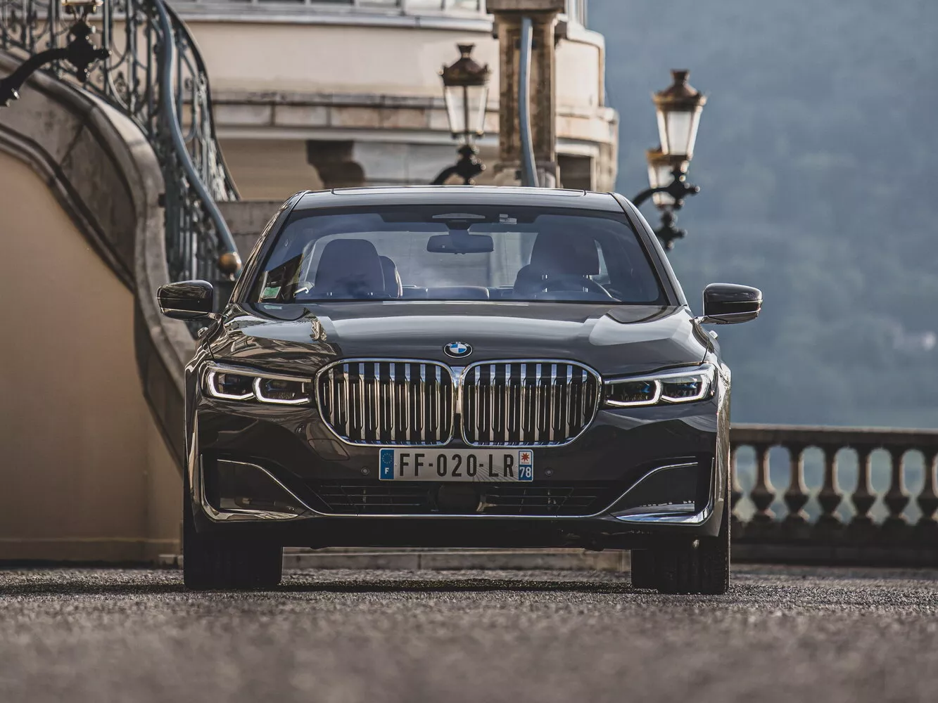 Фото спереди BMW 7 серии  VI (G11/G12) Рестайлинг 2019 -  2024 
                                            