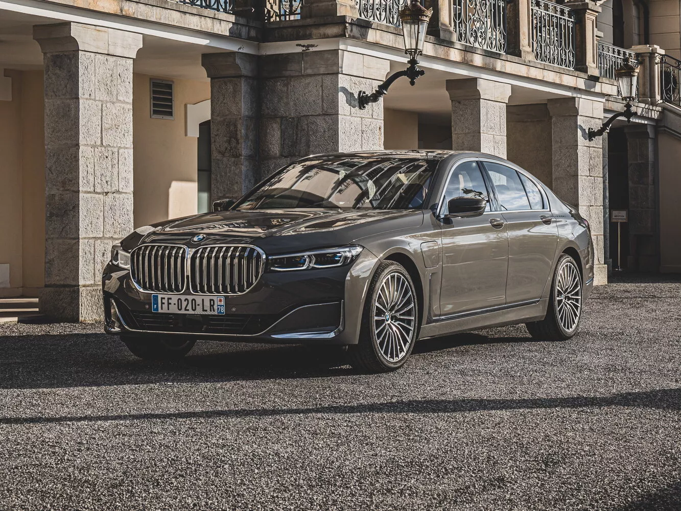 Фото экстерьера BMW 7 серии  VI (G11/G12) Рестайлинг 2019 -  2024 
                                            