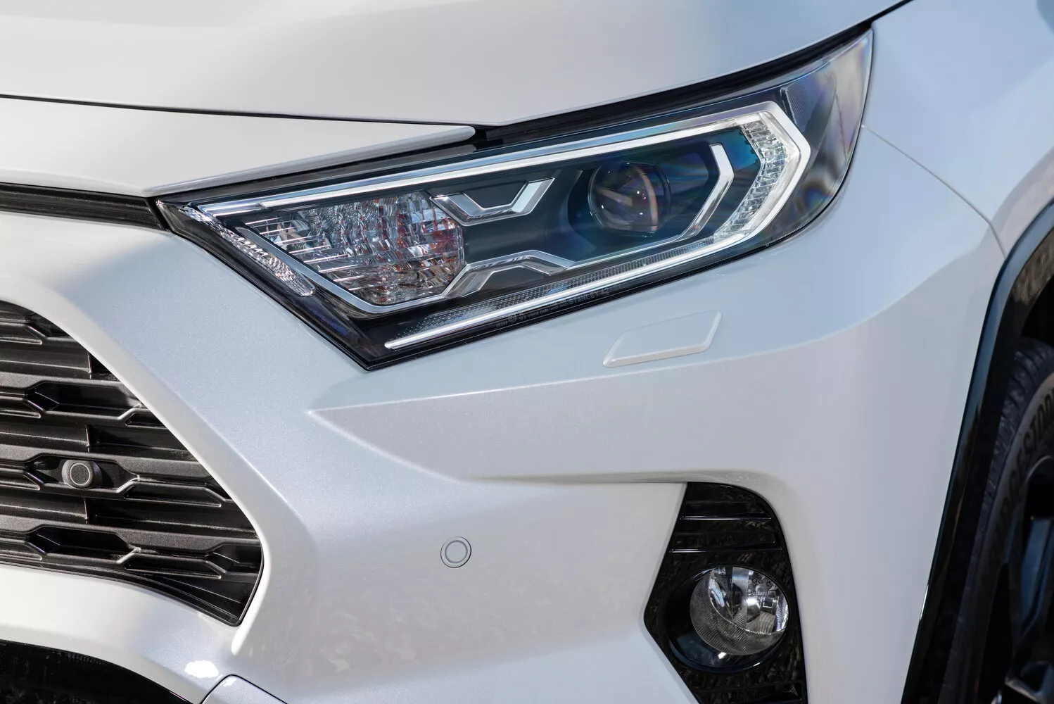 Фото передних фар Toyota RAV4  V (XA50) 2018 -  2024 
                                            