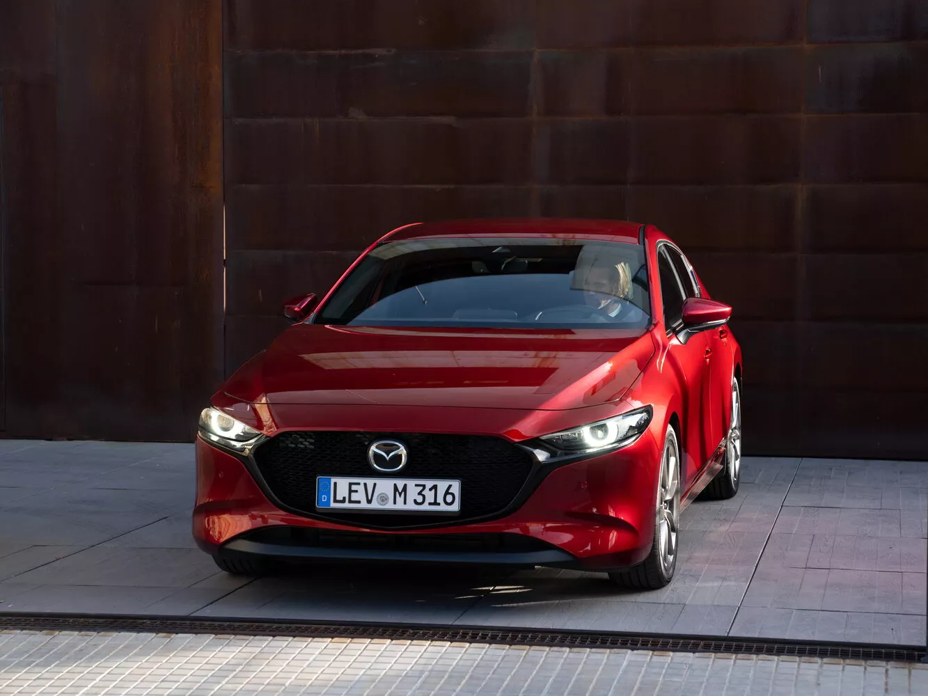 Фото спереди Mazda 3  IV (BP) 2019 -  2024 
                                            