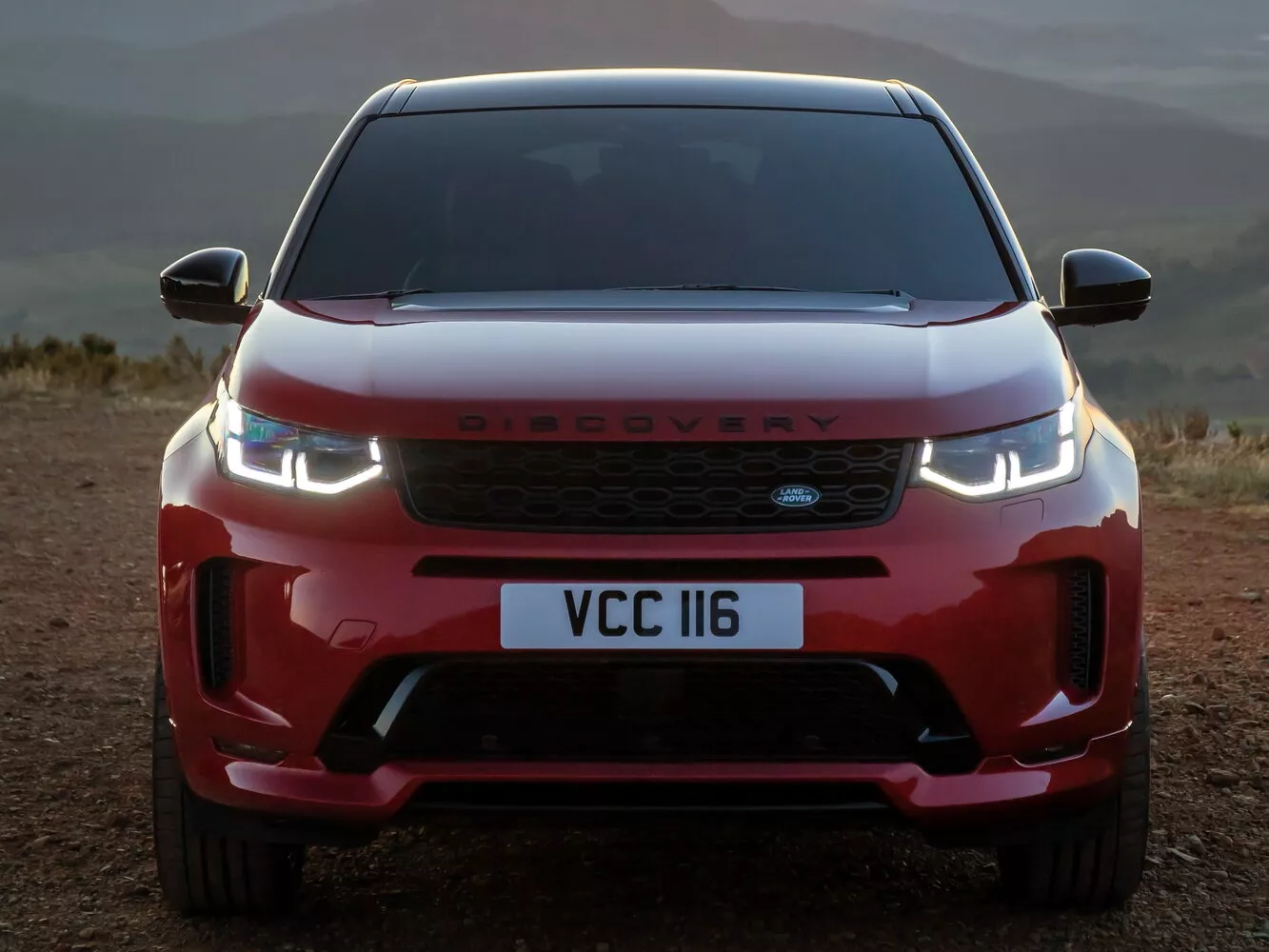 Фото спереди Land Rover Discovery Sport  I Рестайлинг 2019 -  2024 
                                            