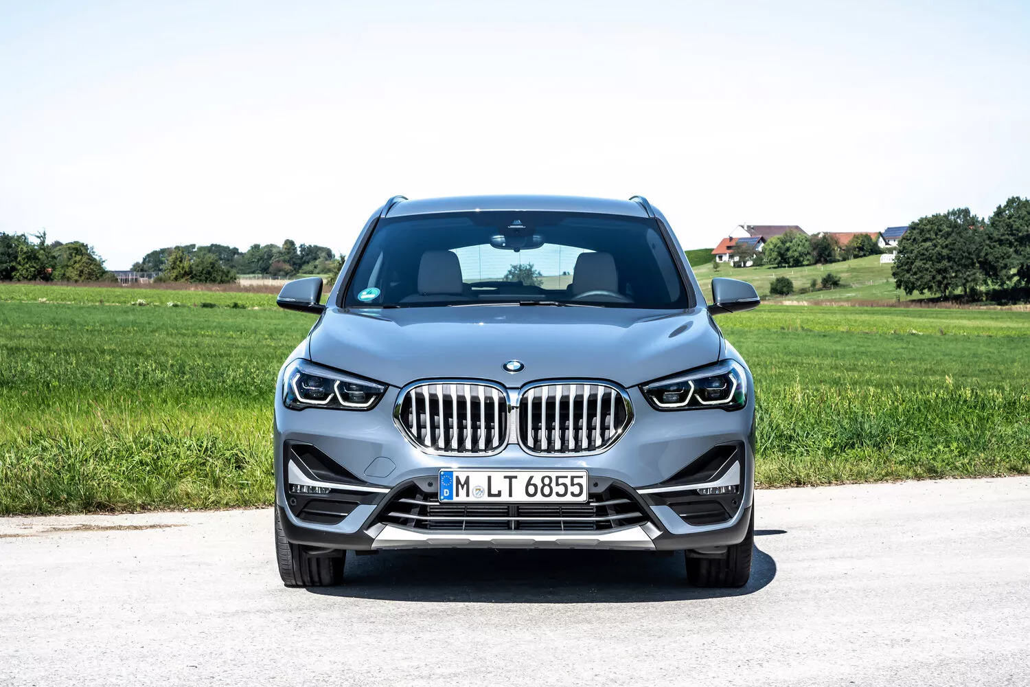 Фото спереди BMW X1  II (F48) Рестайлинг 2019 -  2024 
                                            