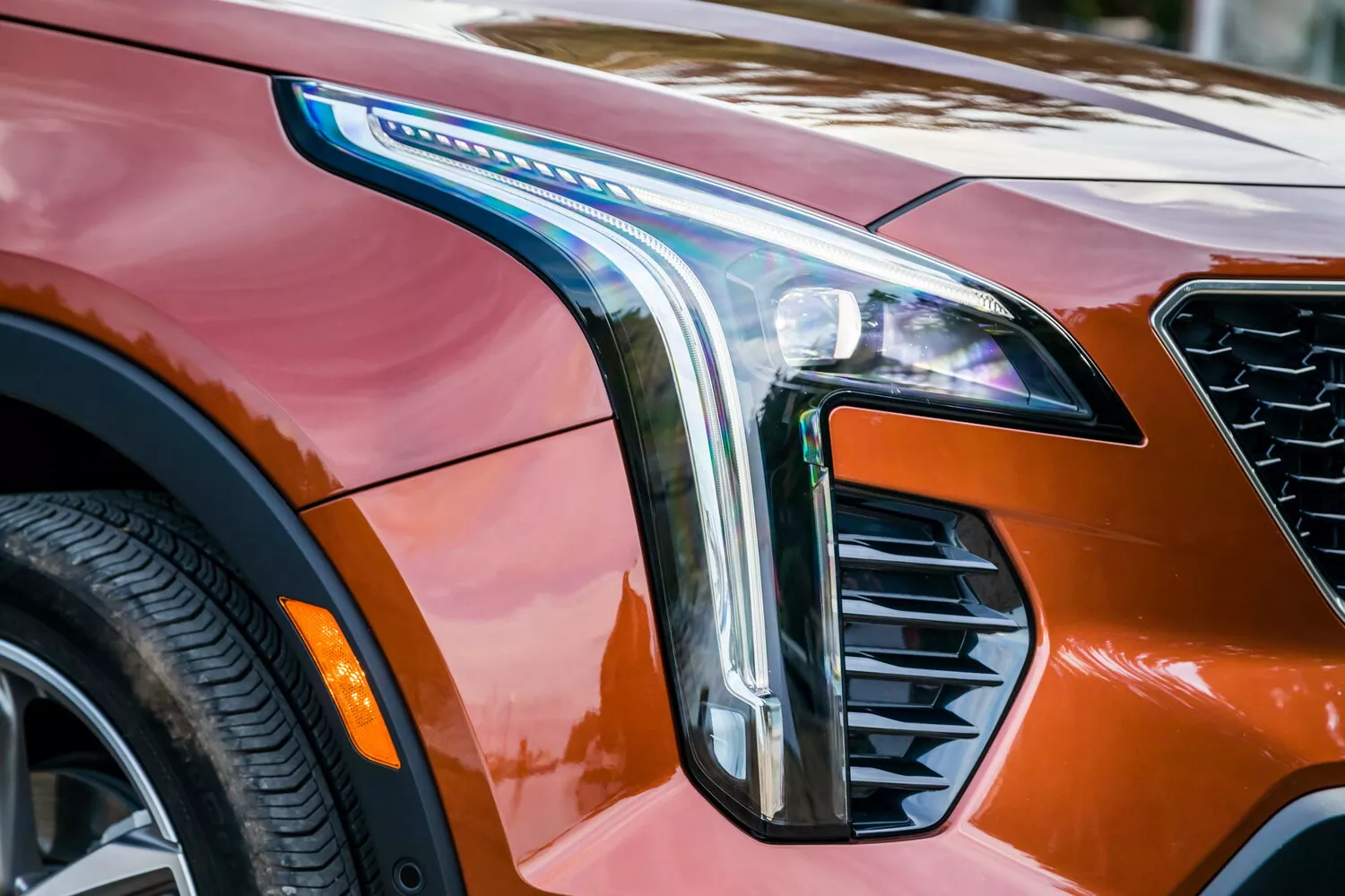 Фото передних фар Cadillac XT4  I 2018 -  2024 
                                            