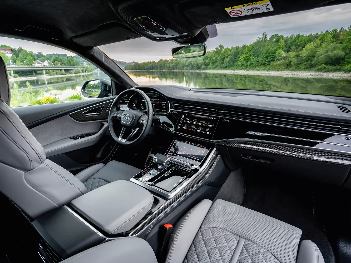 Фото салона спереди Audi SQ8  I (4M) 2019 -  2024 
                                            