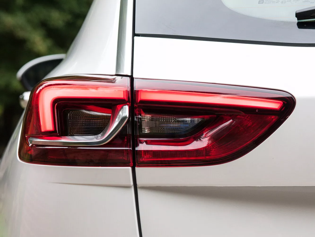 Фото задних фонорей Vauxhall Insignia Country Tourer II 2017 -  2024 
                                            