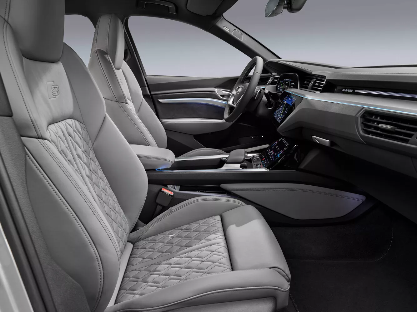 Фото салона спереди Audi e-tron Sportback  I 2019 -  2024 
                                            