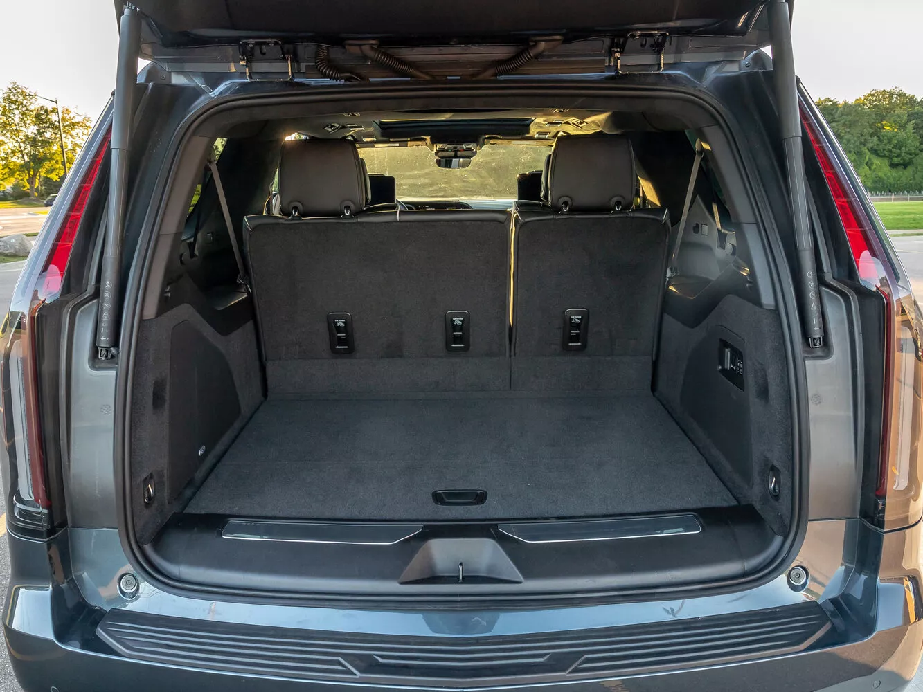 Фото багажника Cadillac Escalade ESV V 2020 -  2024 
                                            
