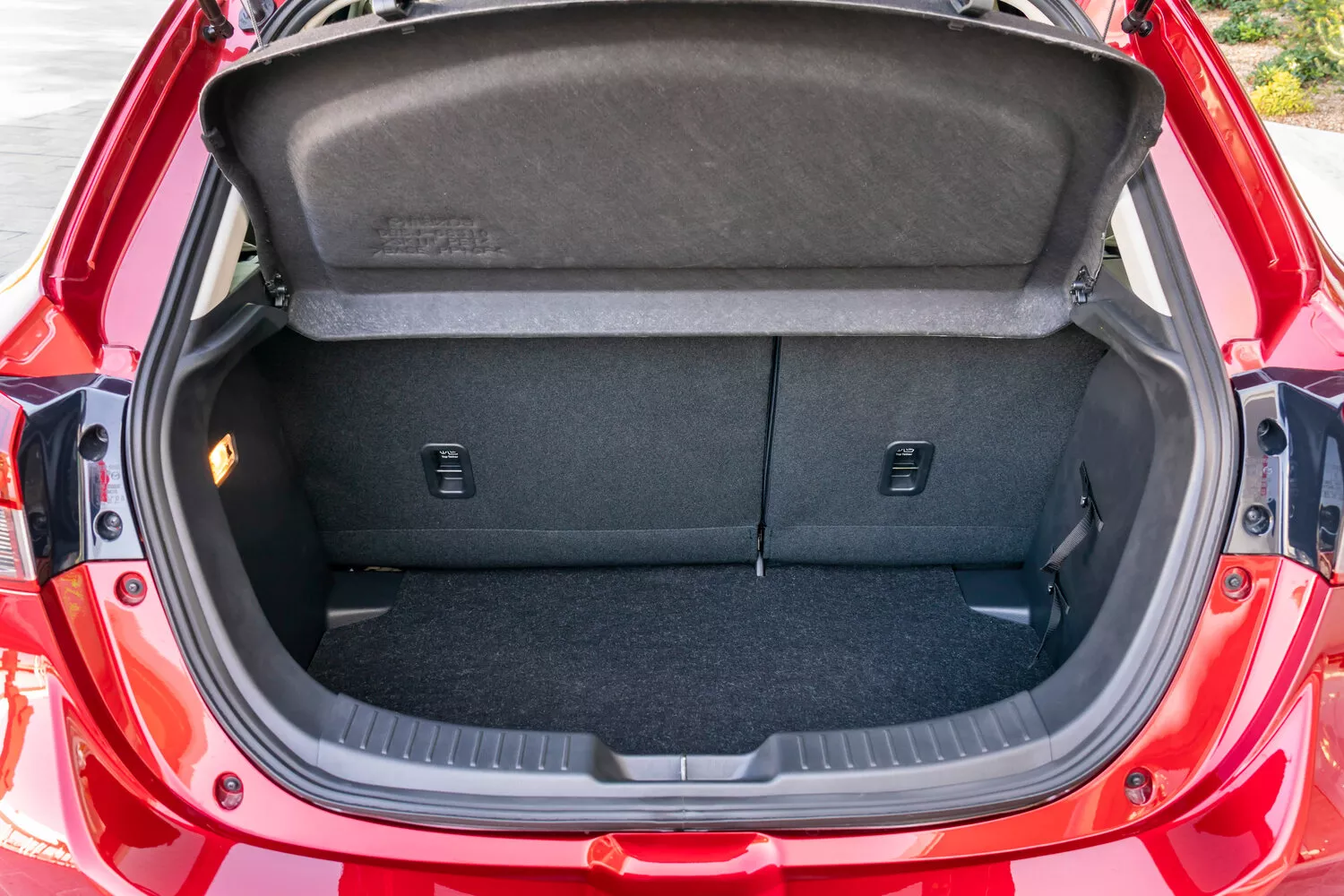 Фото багажника Mazda 2  III (DJ) Рестайлинг 2019 -  2024 
                                            