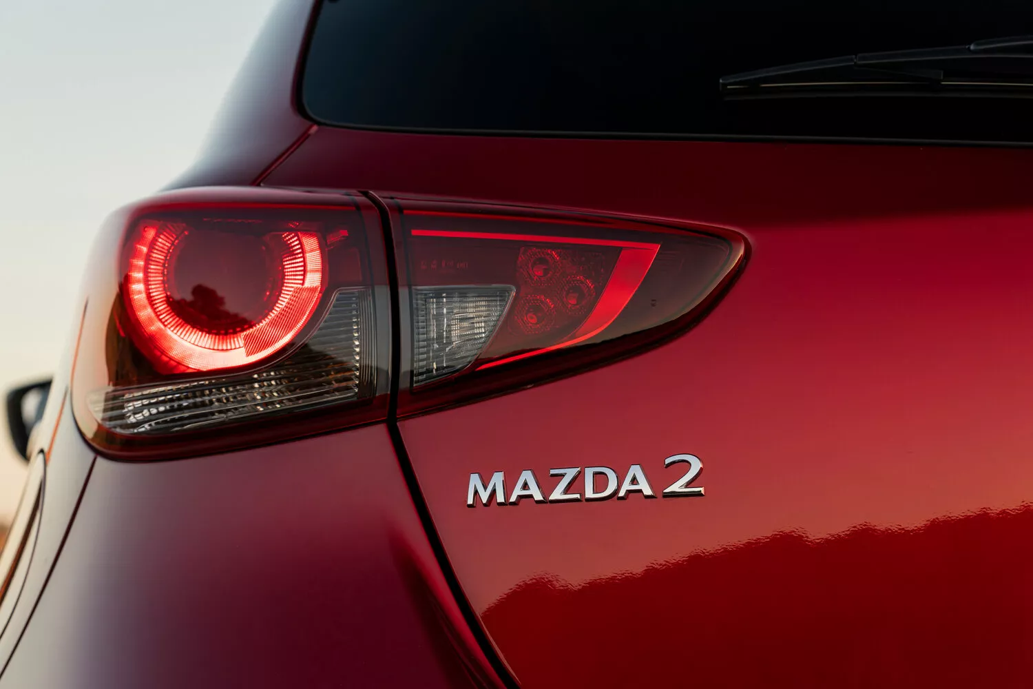 Фото задних фонорей Mazda 2  III (DJ) Рестайлинг 2019 -  2024 
                                            