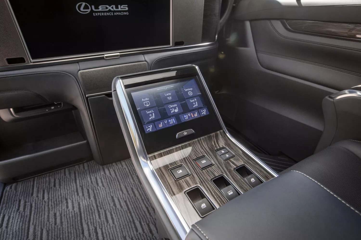 Фото интерьера Lexus LM  I 2019 -  2024 
                                            