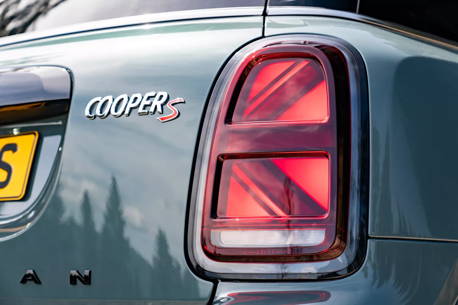 Фото задних фонорей MINI Countryman Cooper S II Рестайлинг 2020 -  2024 
                                            
